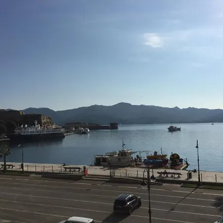 Seafront Apartment *
